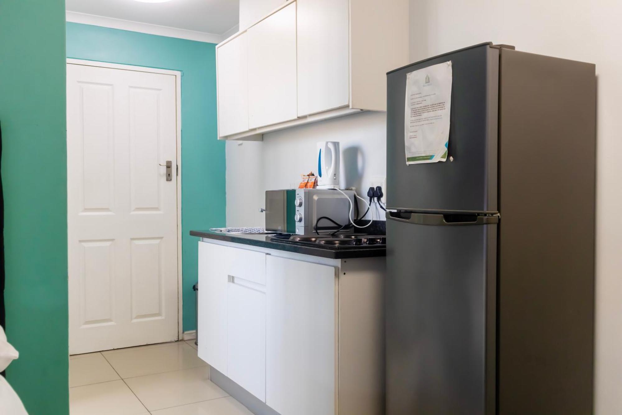 Modern Apartments At Cz Kubs Ист-Лондон Экстерьер фото